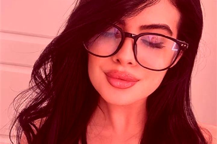 Maya, 22 — Escort in Cheia, Romania