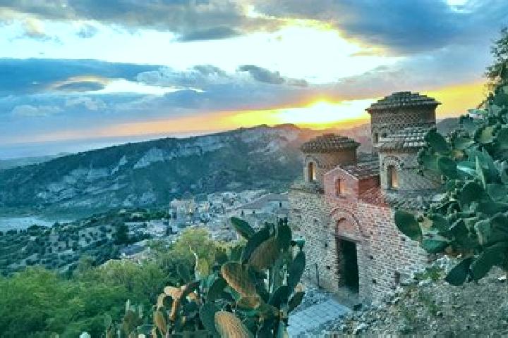 Maya, 22 — Escort in Melicucca, Italy