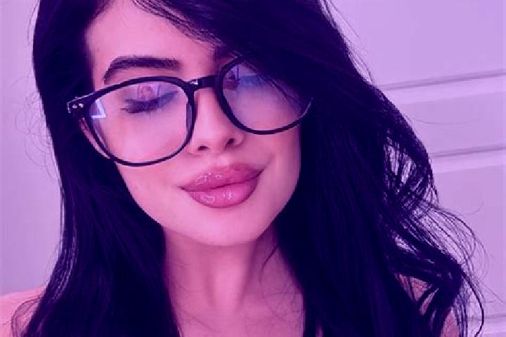 Maya, 22 — Escort in Ravnsnaes, Denmark