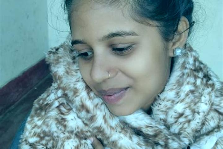 Maya, 22 — Escort in Siwani, India
