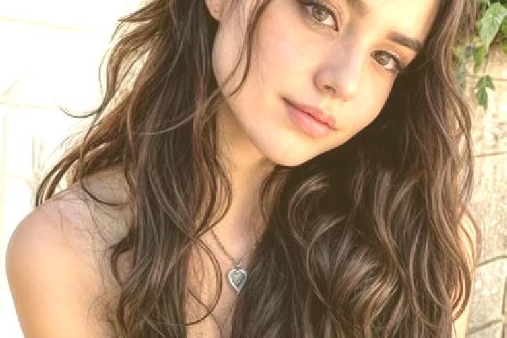 Maya, 23, a brunette hazel-eyed mixed companion based in Morrovalle. Offering Couples, OWO, BDSM, Roleplay, Dinner Date. Available for incall and outcall, ov...