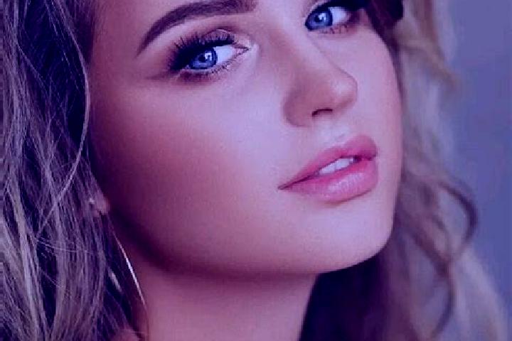 Maya, 23, a dark blonde blue-eyed ebony companion based in Chifley. Offering Party Girl, Striptease, Overnight, Domination. Available for incall and outcall,...