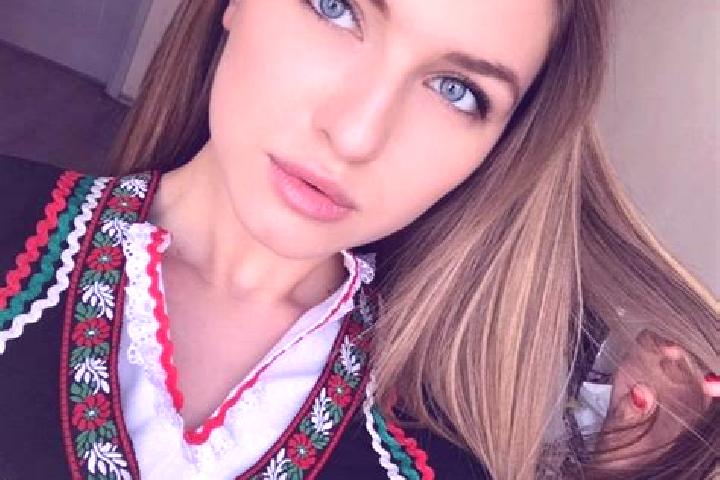 Maya, 23, a dark blonde green-eyed slavic companion based in Esperanza. Offering Dinner Date, Fetish, Couples, BDSM, GFE. Available for incall and outcall, d...