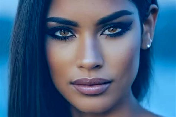 Maya, 24, a chestnut amber-eyed latina companion based in Strone. Offering Prostate Massage, Couples, GFE. Available for incall and outcall, overnight bookin...