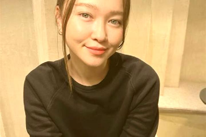 Maya, 24, a red blue-eyed asian companion based in Delitz am Berge. Offering Striptease, Domination, Overnight. Available for incall and outcall, day and eve...