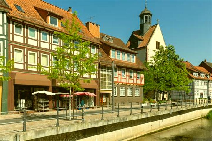 Maya, 24 — Escort in Bad Salzdetfurth, Germany