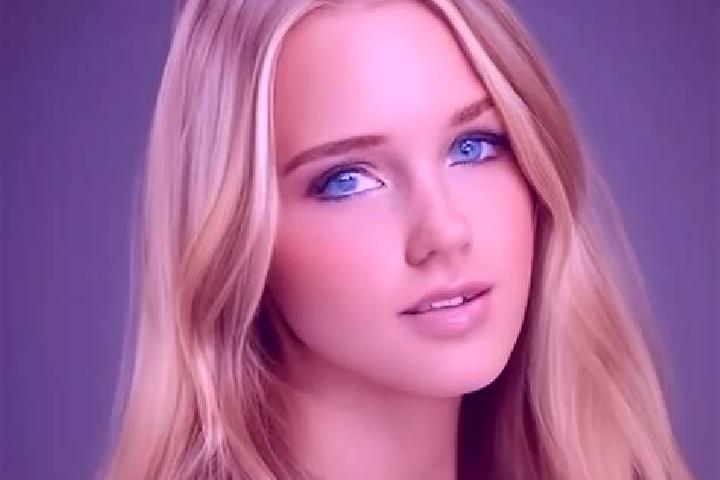 Maya, 25, a blonde amber-eyed slavic companion based in Tefe. Offering OWO, Striptease, 69, Party Girl. Available for incall and outcall, day and evening dates.
