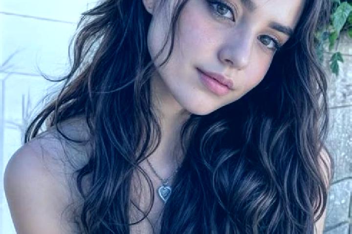 Maya, 25, a chestnut hazel-eyed latina companion based in Nadtochiyi. Offering CIM, A-Level, Massage, Tantra. Available for incall and outcall, day and eveni...