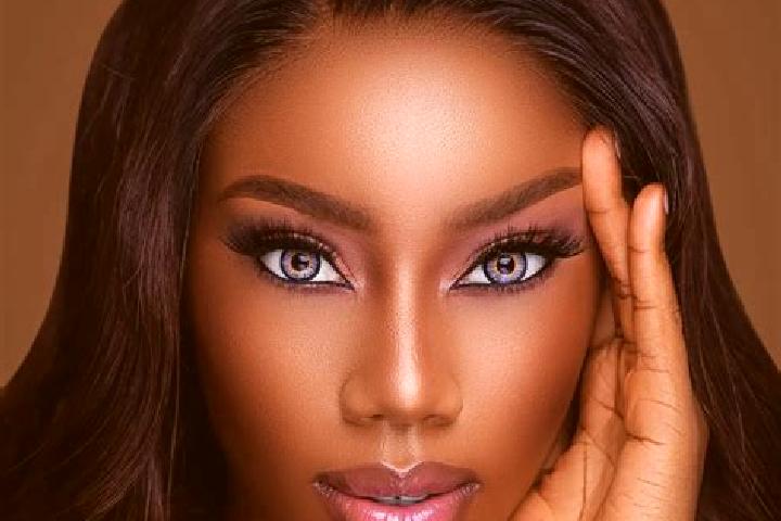 Maya, 25, a red blue-eyed ebony companion based in Echapora. Offering Fetish, 69, Erotic Massage, CIM. Available for incall and outcall, day and evening dates.