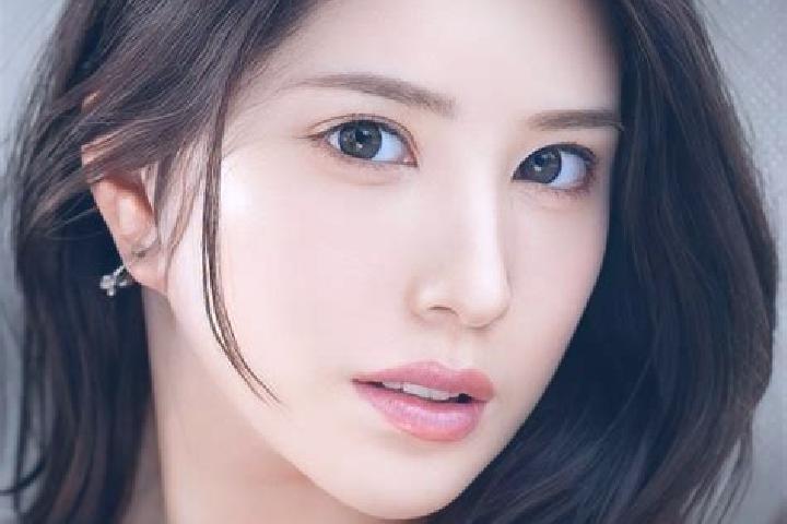 Maya, 25 — Escort in Hikari, Japan