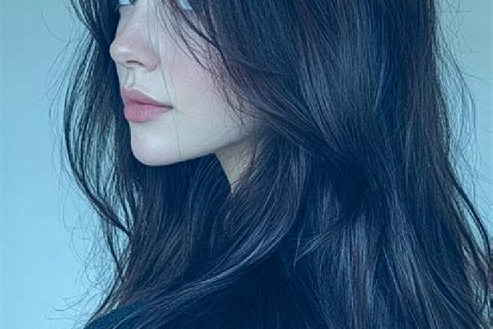 Maya, 26, a auburn brown-eyed caucasian companion based in Le Deschaux. Offering Couples, Massage. Available for incall and outcall, overnight bookings avail...