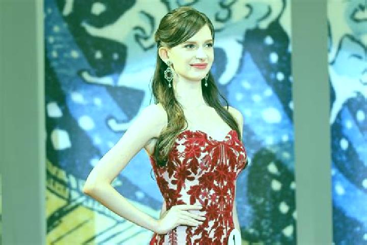 Maya, 26, a brunette amber-eyed indian companion based in Ukrainka. Offering Domination, Girlfriend Experience, Tantra, Duos. Available for incall and outcal...