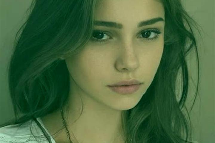 Maya, 26, a chestnut hazel-eyed slavic companion based in Puscasi. Offering OWO, Duos, Tantra. Available for incall and outcall, day and evening dates.
