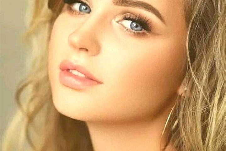 Maya, 26, a dark blonde blue-eyed caucasian companion based in Vallenar. Offering 69, Duos. Available for incall and outcall, day and evening dates.