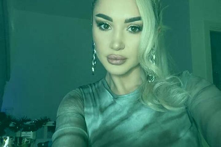 Maya, 27, a blonde brown-eyed indian companion based in Varphalia. Offering BDSM, GFE, Striptease. Available for incall and outcall, day and evening dates.
