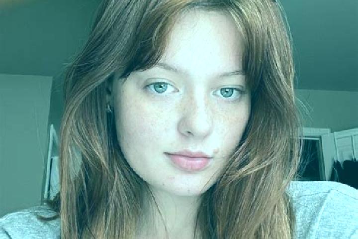 Maya, 27, a red grey-eyed european companion based in Chatillon. Offering Dinner Date, Girlfriend Experience, Prostate Massage. Available for incall and outc...