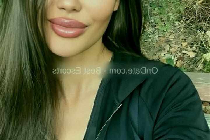 Maya, 27 — Escort in Berkashat, Armenia