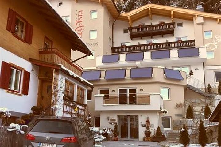 Maya, 27 — Escort in Neukirchen am Grossvenediger, Austria