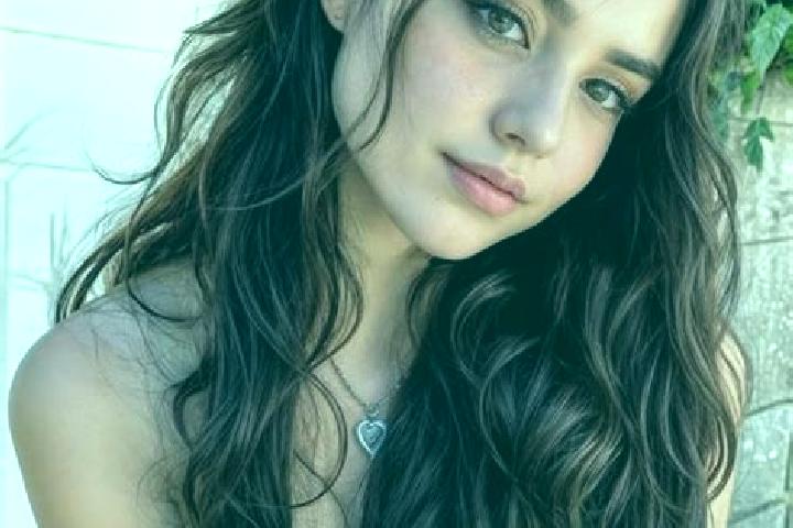 Maya, 28, a brunette hazel-eyed caucasian companion based in Agabar. Offering BDSM, Erotic Massage, 69. Available for incall and outcall, day and evening dates.