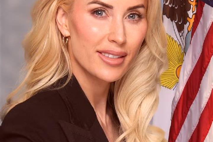 Maya, 28 — Escort in Barrington Hills, United States