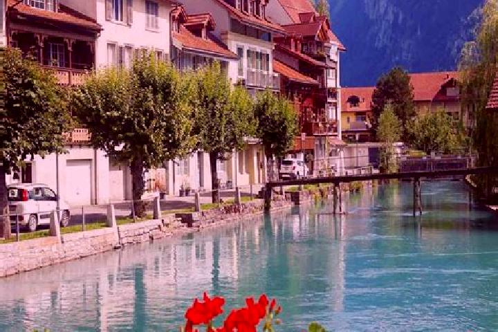 Maya, 28 — Escort in Rochefort, Switzerland