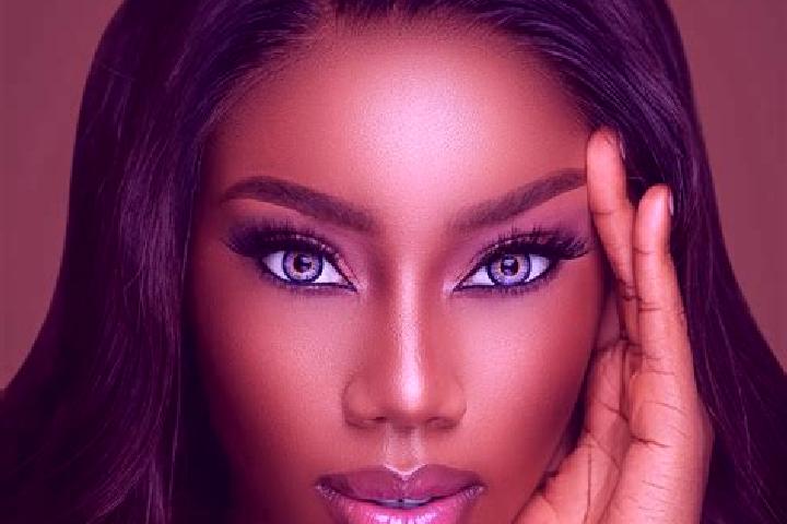 Maya, 29, a auburn blue-eyed ebony companion based in Lincan. Offering Striptease, Deep French Kissing, Couples. Available for incall and outcall, day and ev...