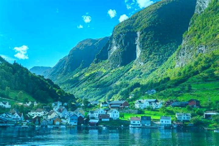 Maya, 30 — Escort in Leland, Norway