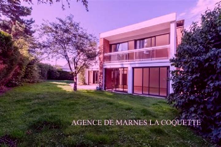 Maya, 30 — Escort in Marnes-la-Coquette, France