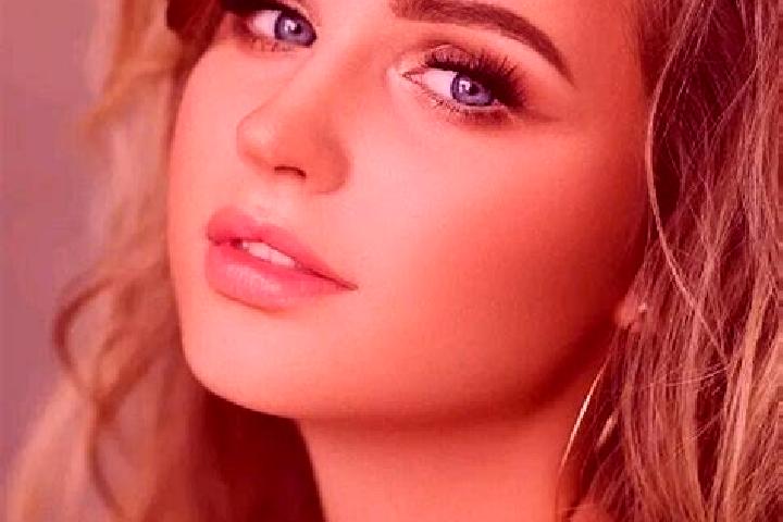 Maya, 32, a dark blonde blue-eyed mediterranean companion based in Leghia. Offering Travel Companion, Party Girl. Available for incall and outcall, day and e...
