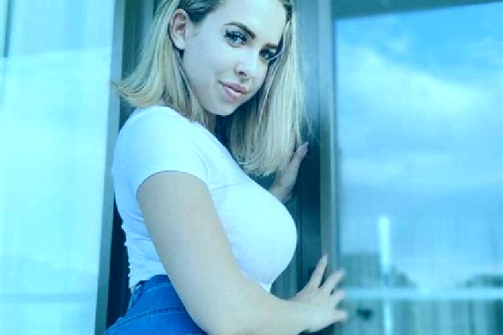 Maya, 34, a blonde amber-eyed ebony companion based in Dodokoi. Offering Striptease, Roleplay. Available for incall and outcall, day and evening dates.