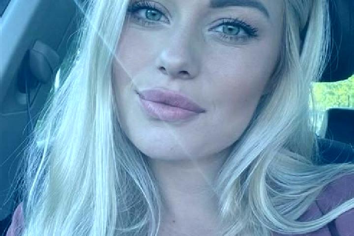 Maya, 34, a blonde hazel-eyed european companion based in Bankeryd. Offering Dinner Date, Erotic Massage, Overnight, Duos. Available for incall and outcall, ...