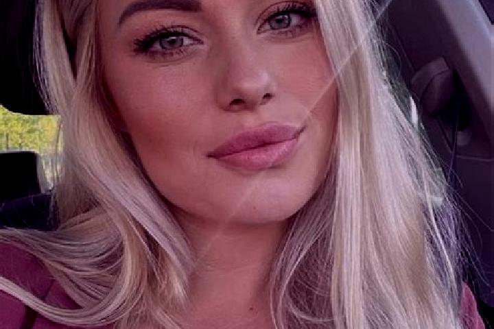 Maya, 35, a blonde hazel-eyed middle eastern companion based in Villareggia. Offering BDSM, Domination, Tantra. Available for incall and outcall, overnight b...
