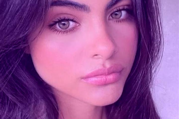 Maya, 35, a red green-eyed indian companion based in Larchant. Offering Erotic Massage, Domination, A-Level, 69. Available for incall and outcall, day and ev...