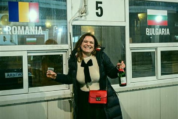 Maya, 36 — Escort in Cernele, Romania