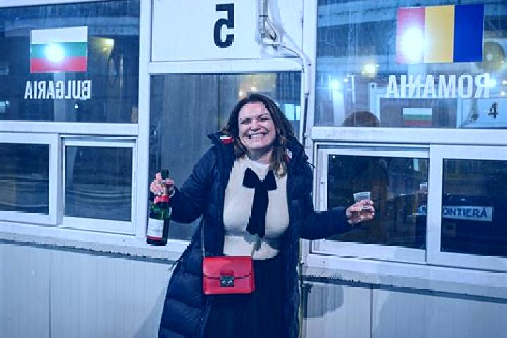 Maya, 36 — Escort in Tirimia, Romania