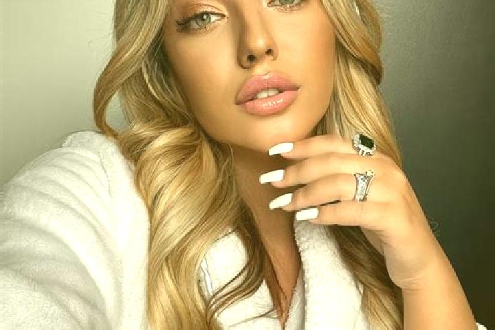 Maya, 37, a blonde amber-eyed latina companion based in Otavi. Offering GFE, Travel Companion, Massage, OWO. Available for incall and outcall, overnight book...