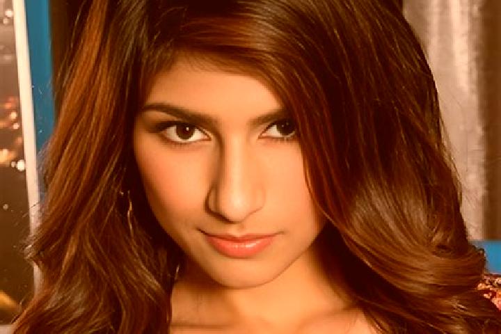 Maya, 37, a red brown-eyed indian companion based in Nahr-e Mian. Offering Dinner Date, A-Level, GFE. Available for incall and outcall, day and evening dates.