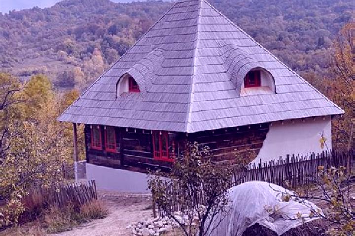 Maya, 37 — Escort in Sarbii-Magura, Romania