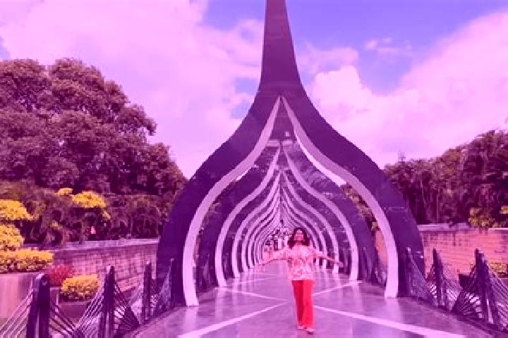 Maya, 38, a red dark-eyed mixed companion based in Avaniyapuram. Offering GFE, Dinner Date, Couples, 69. Available for incall and outcall, day and evening da...
