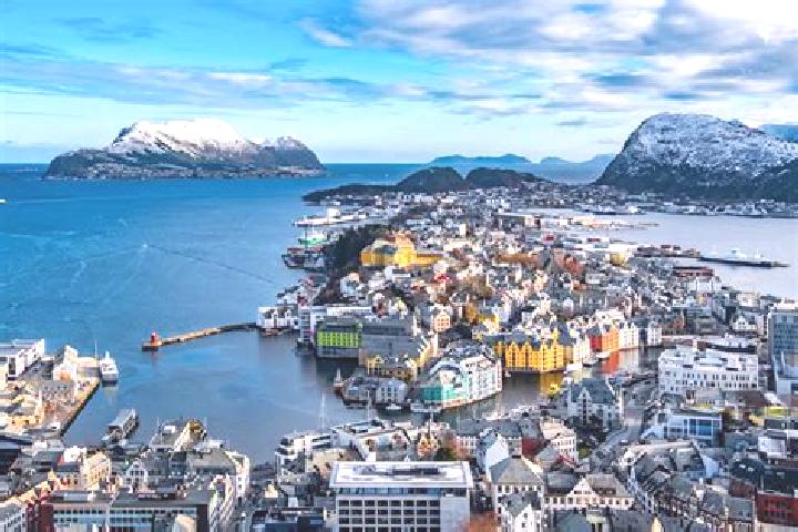 Maya, 39 — Escort in Alesund, Norway