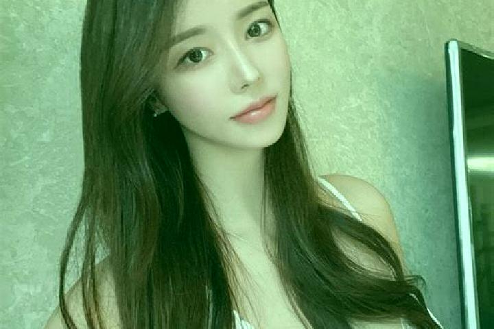 Maya, 39 — Escort in Jiaodai, China