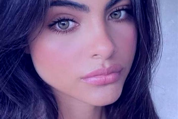 Mia, 20, a auburn amber-eyed indian companion based in Banonon. Offering BDSM, Roleplay, Striptease, Overnight. Available for incall and outcall, day and eve...