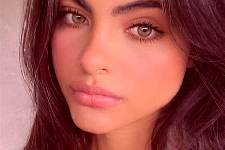 Mia, 20, a auburn hazel-eyed middle eastern companion based in Kombang. Offering Tantra, Party Girl, Girlfriend Experience, A-Level. Available for incall and...