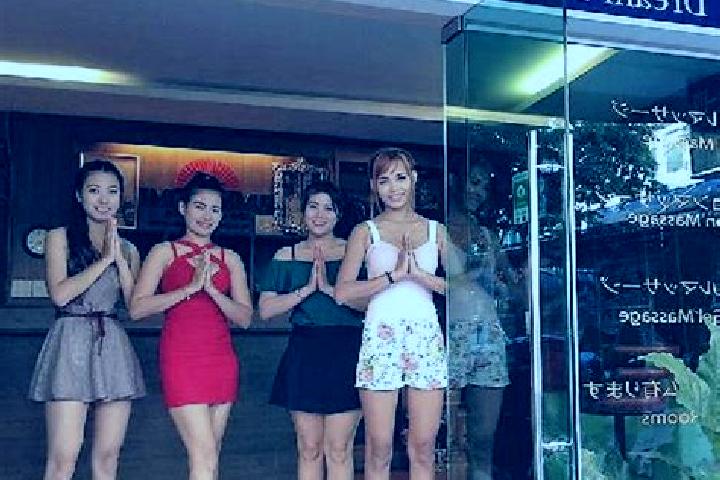 Mia, 20, a red dark-eyed mixed companion based in Mihara. Offering Overnight, Erotic Massage, Dinner Date, Prostate Massage, Girlfriend Experience. Available...