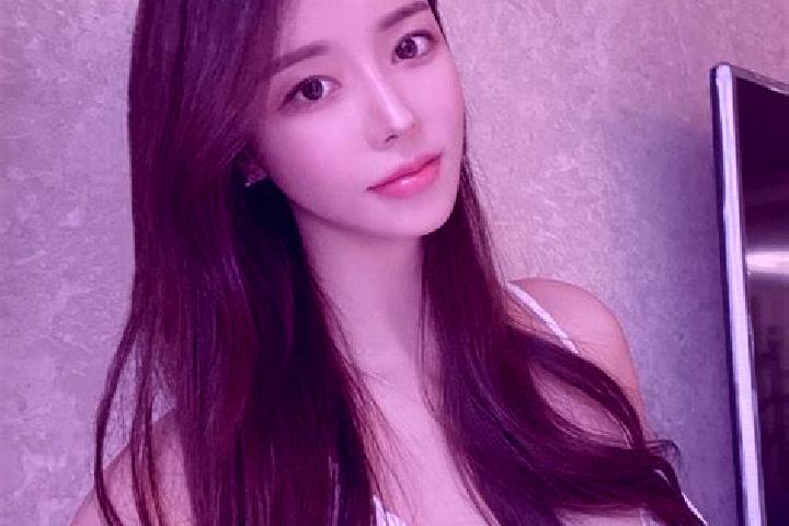 Mia, 20 — Escort in A erda, China
