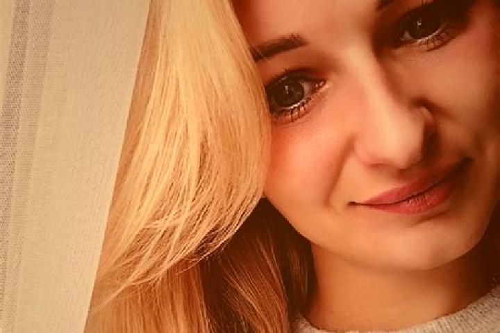 Mia, 20 — Escort in Beblo, Poland