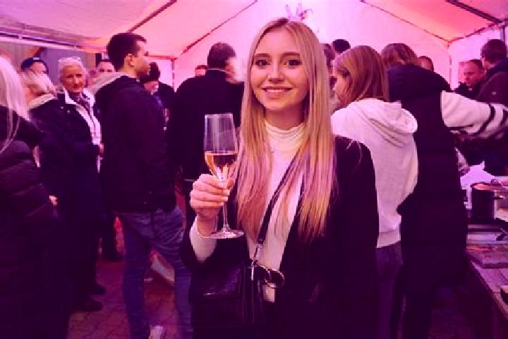 Mia, 20 — Escort in Schmalensee, Germany