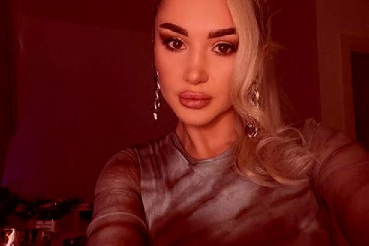Mia, 21, a blonde green-eyed middle eastern companion based in Porto Sant Elpidio. Offering BDSM, GFE, Party Girl. Available for incall and outcall, day and ...