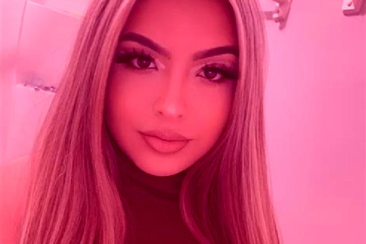 Mia, 21, a blonde grey-eyed latina companion based in Deta. Offering Deep French Kissing, 69. Available for incall and outcall, day and evening dates.