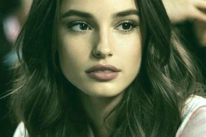 Mia, 21, a brunette brown-eyed slavic companion based in Miao. Offering Erotic Massage, Travel Companion, Fetish. Available for incall and outcall, day and e...